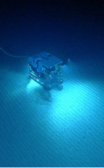 Remotely operated vehicle on the deep seafloor